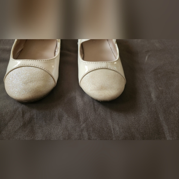 Shoes - Picture 2 of 9